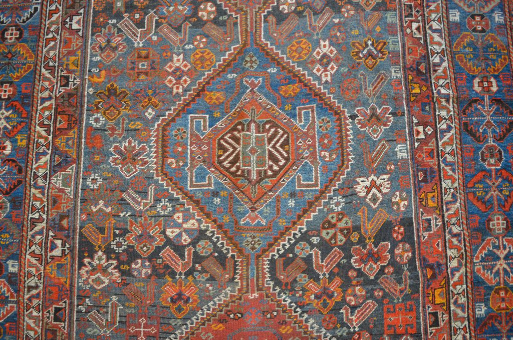 Antique Persian Neriz carpet from the Qashqai tribe - detail photo 1
