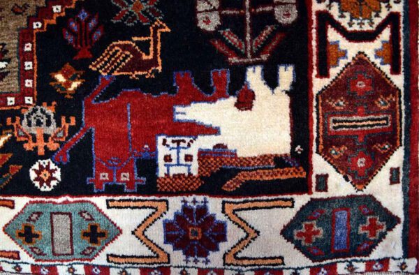 Antique Qashqai King Bahram Lion Vegetable Dyes Area Rug Tribal